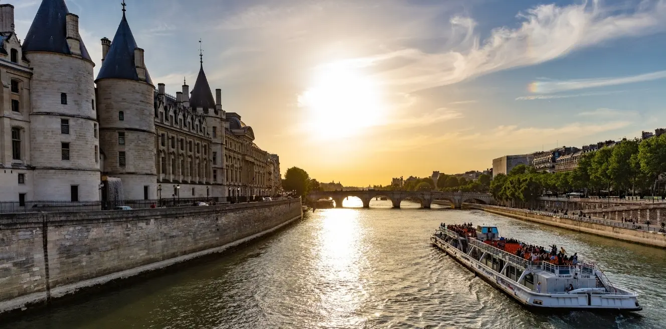 1 Hour Seine River Cruise From The Eiffel Tower